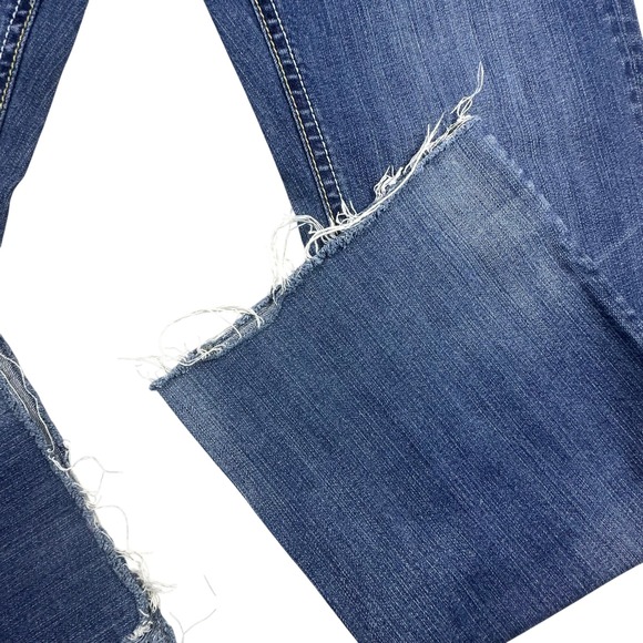 Cowgirl Tuff Co Womens Blue Denim Bootcut Jeans Distressed Frayed Hem Size 33x33 - Picture 5 of 16